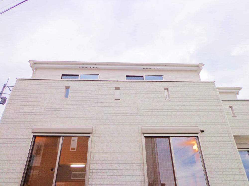 Local appearance photo. Bright is the house of the south lighting that take advantage of the wide frontage to the south. Local (11 May 2013) Shooting