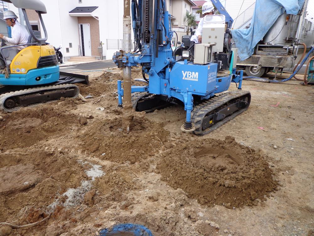 Construction ・ Construction method ・ specification. To investigate the strength of the land, By expert judgment, Implement the ground improvement work. Firmly support the building driving a stake into the ground.