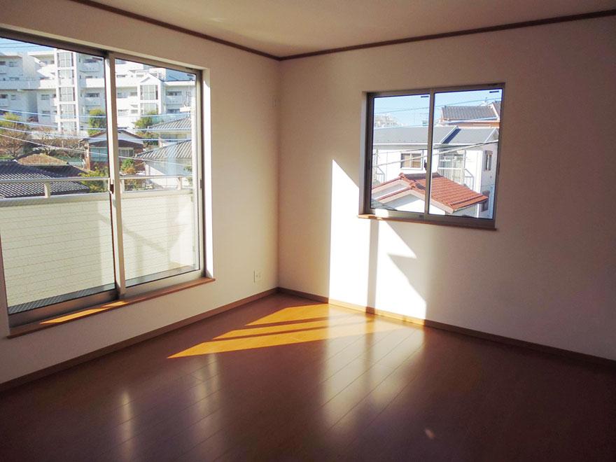 Non-living room. 1-1