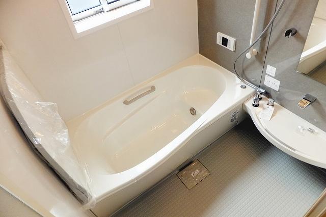 Bathroom. (December 23, 2013) Shooting R-9 ・ 15 Building