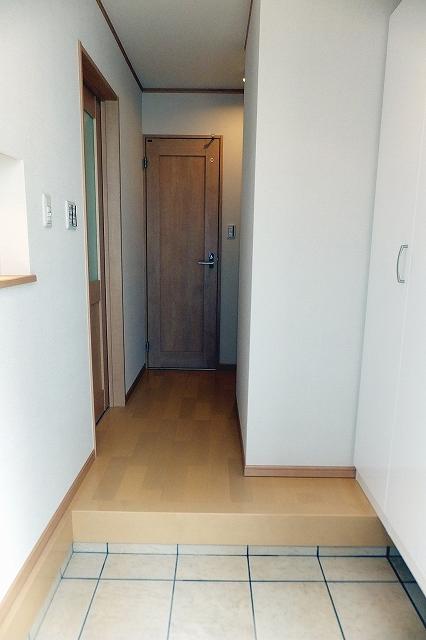 Entrance. (December 23, 2013) Shooting R-9 ・ 15 Building