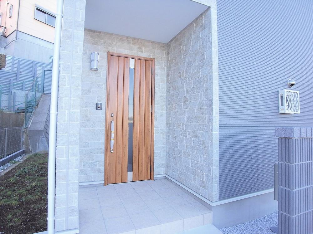 Entrance. Local (12 May 2013) Shooting