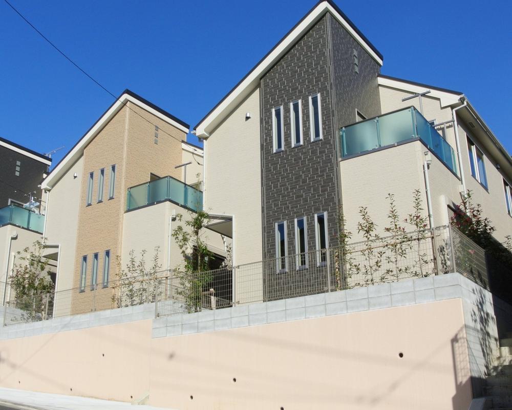 Local appearance photo. A quiet residential area