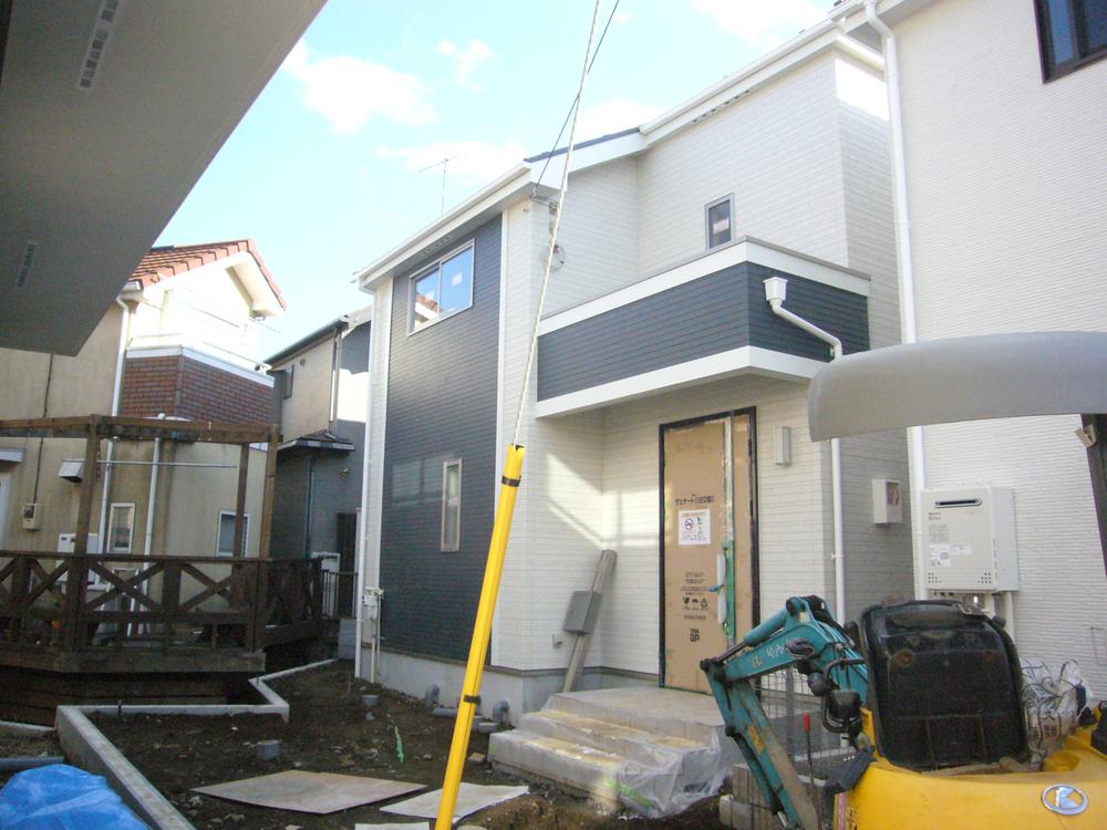 Local appearance photo. Is the M building of eyeball price. It will be 3080 yen in the garage of the two 4LDK. 2013 December 24, shooting