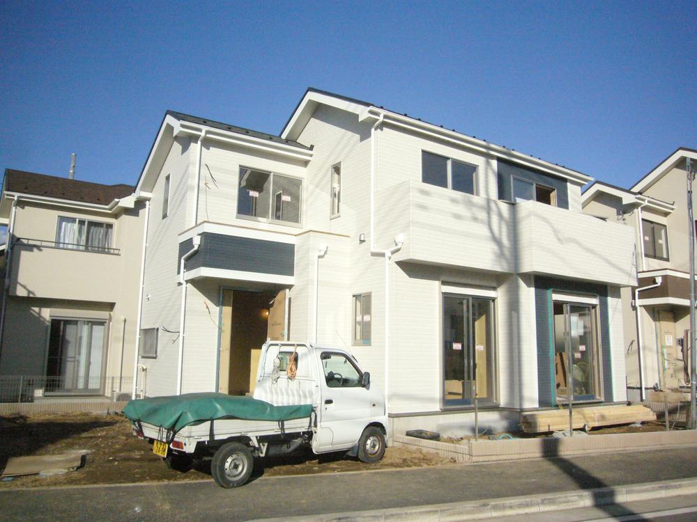 Local appearance photo. Zenshitsuminami orientation is of N Building. Also Actually, large balcony is the best, It is this N Building. 2013 December 24, shooting