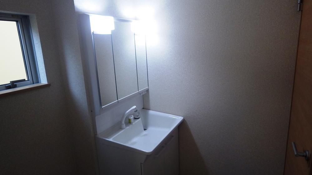 Wash basin, toilet. Indoor (11 May 2013) Shooting