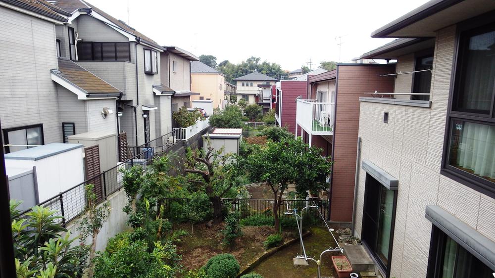 View photos from the dwelling unit. View from the site (October 2013) Shooting