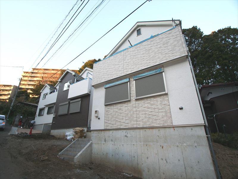 Local photos, including front road. Local (12 May 2013) Shooting