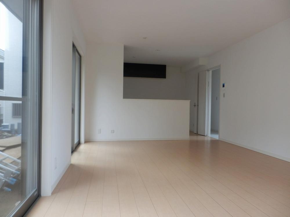 Same specifications photos (living). 1 Building, Both Building 2 is a large LDK of living 20 quires more than. (The company specification example photo living)