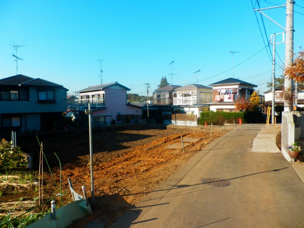 Local photos, including front road. Local (November 22, 2013) Shooting