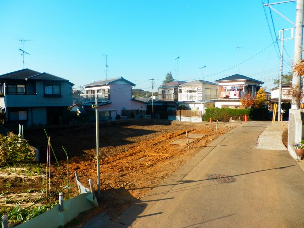 Local photos, including front road. Local (November 22, 2013) Shooting