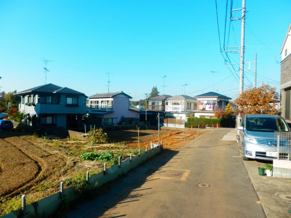 Local photos, including front road. Local (November 22, 2013) Shooting