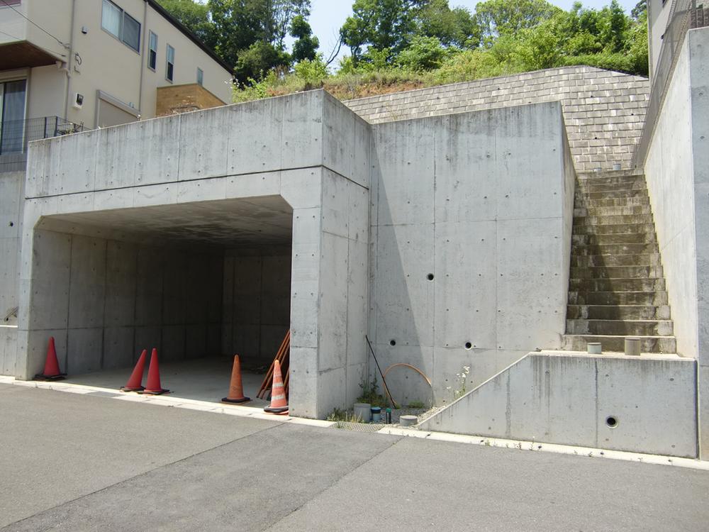 Local photos, including front road. Local (05 May 2013) Shooting