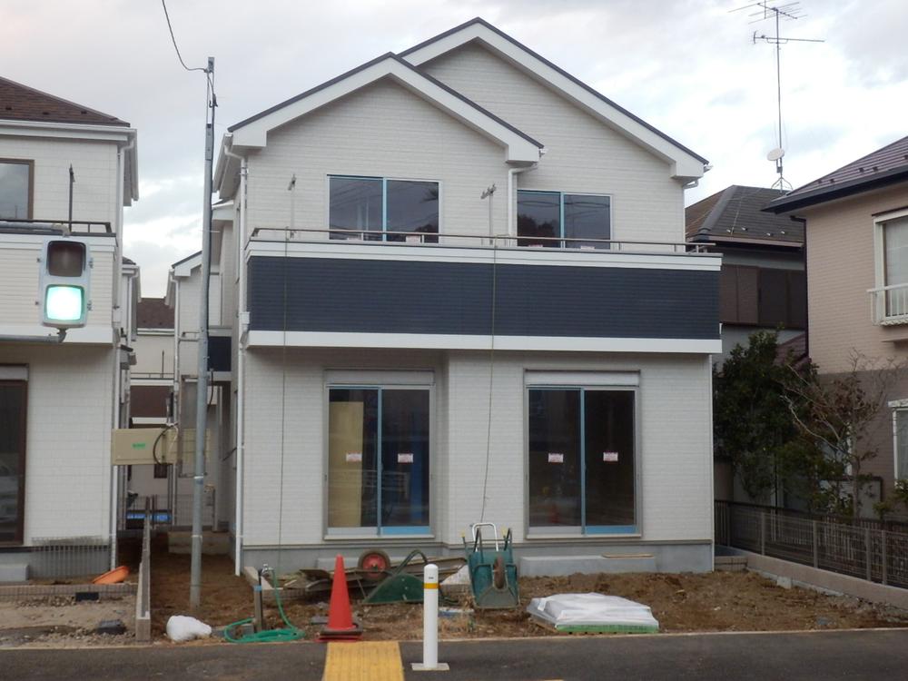 Local appearance photo. Situation of Q Building, Interior finish in. (December 2013) Shooting