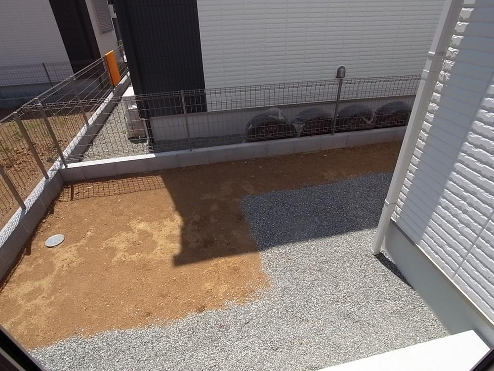 Garden. Garden plugging of sunshine. Local (August 2013) Shooting