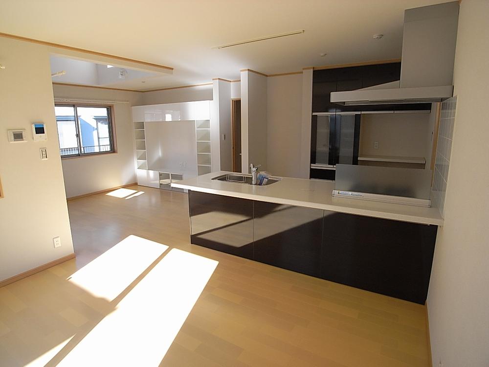 Living. Spacious and boast of living that was! Plug warm sunshine. Local (11 May 2013) Shooting