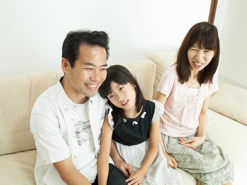 A wide living room, So parents and children 3 people were put comfortably sit sofa