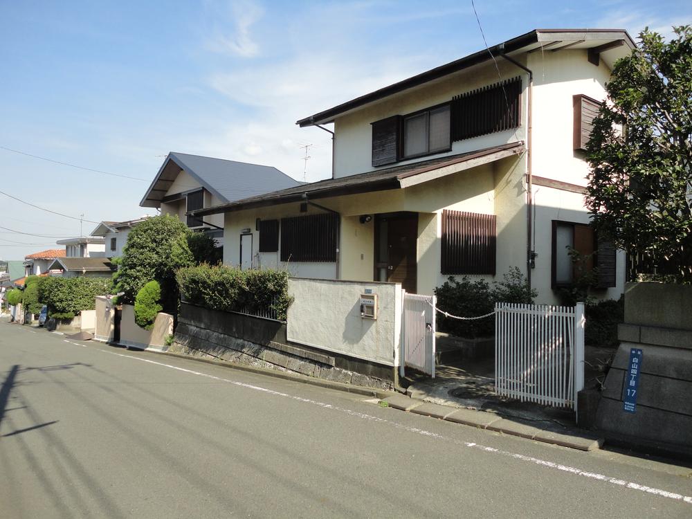 Local photos, including front road. Local (September 2012) shooting