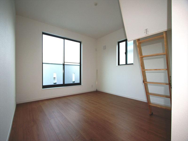 Same specifications photos (Other introspection). Same specifications