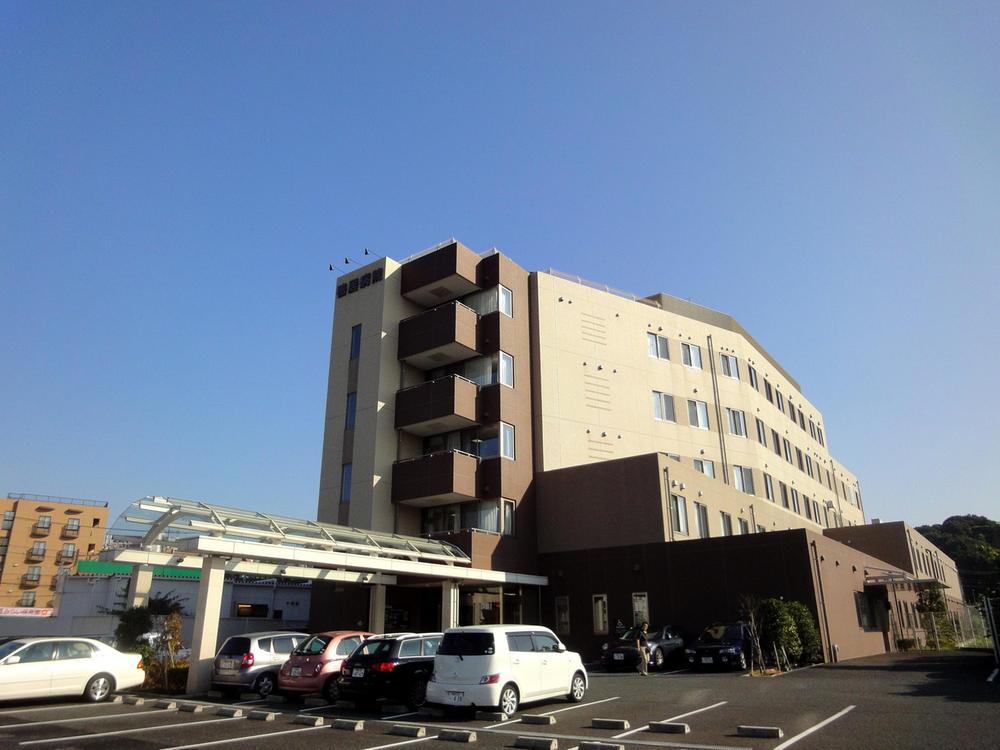 Hospital. Lintel 1600m to the hospital