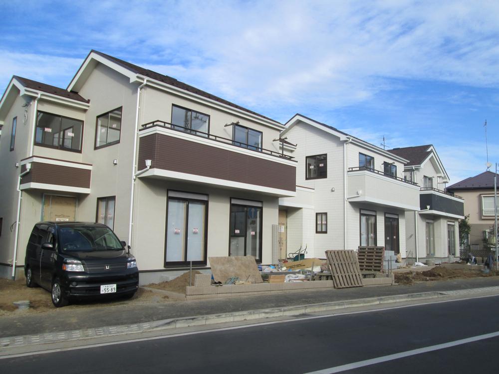 Local photos, including front road. Local (12 May 2013) Shooting