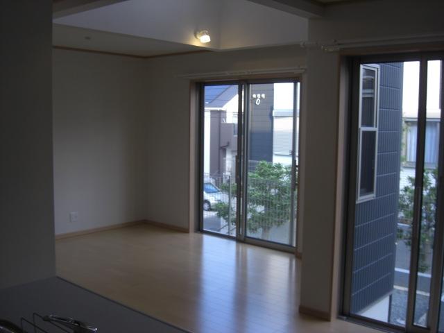 Living. Local (11 May 2013) Shooting