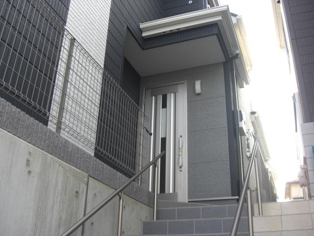 Entrance. Local (11 May 2013) Shooting