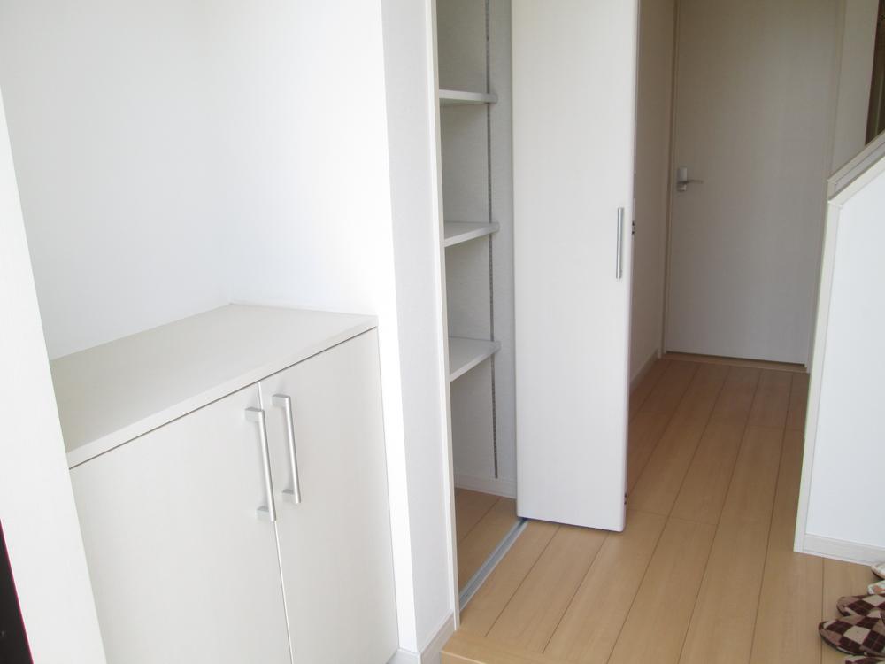 Receipt. It is housed with the entrance side of the shoebox