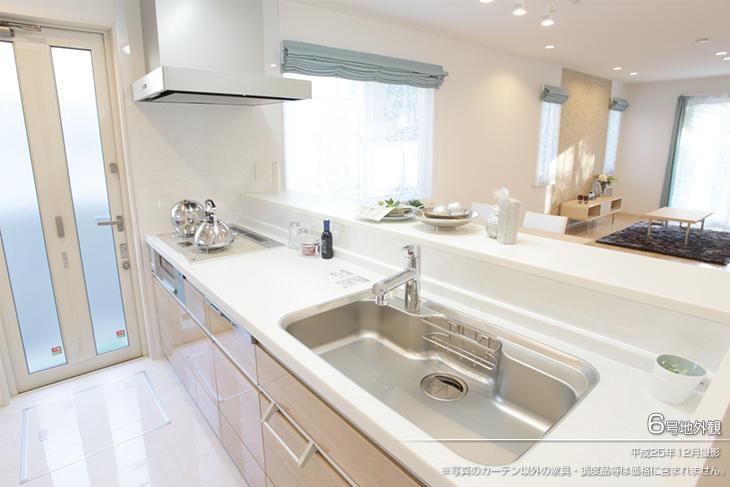 Kitchen.  [No. 6 areas] [Introspection Photo] 2013 December shooting  ※ Furniture other than the photo of the curtain ・ Furniture etc. are not included in the price. 