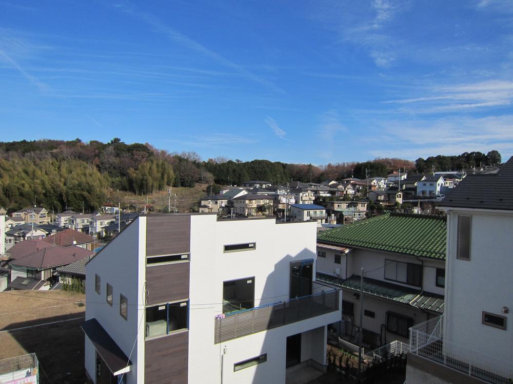 View photos from the dwelling unit. Local shooting