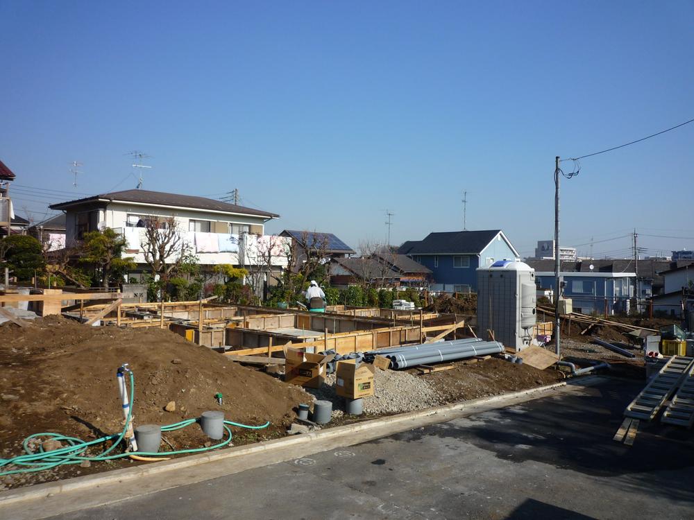 Local photos, including front road. Per south road, Good per sun