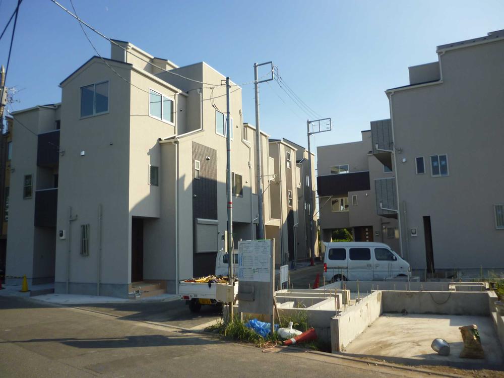 Local photos, including front road. Local (09 May 2013) Shooting