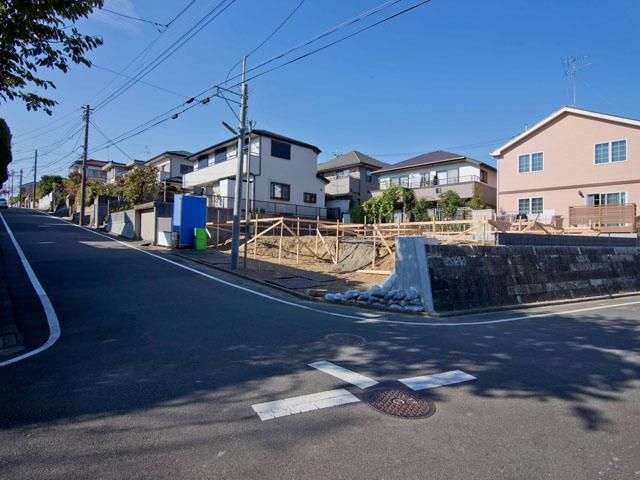 Local photos, including front road. Local (11 May 2013) Shooting