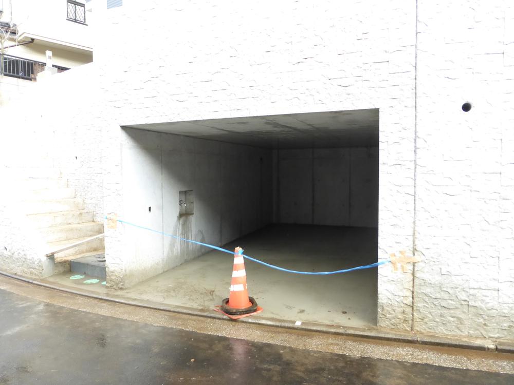 Parking lot. 1-1 Building Local (December 24, 2013) Shooting