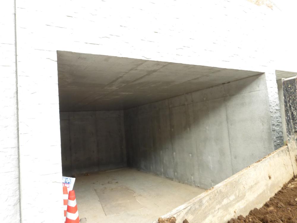 Parking lot. 1-3 Building Local (December 24, 2013) Shooting