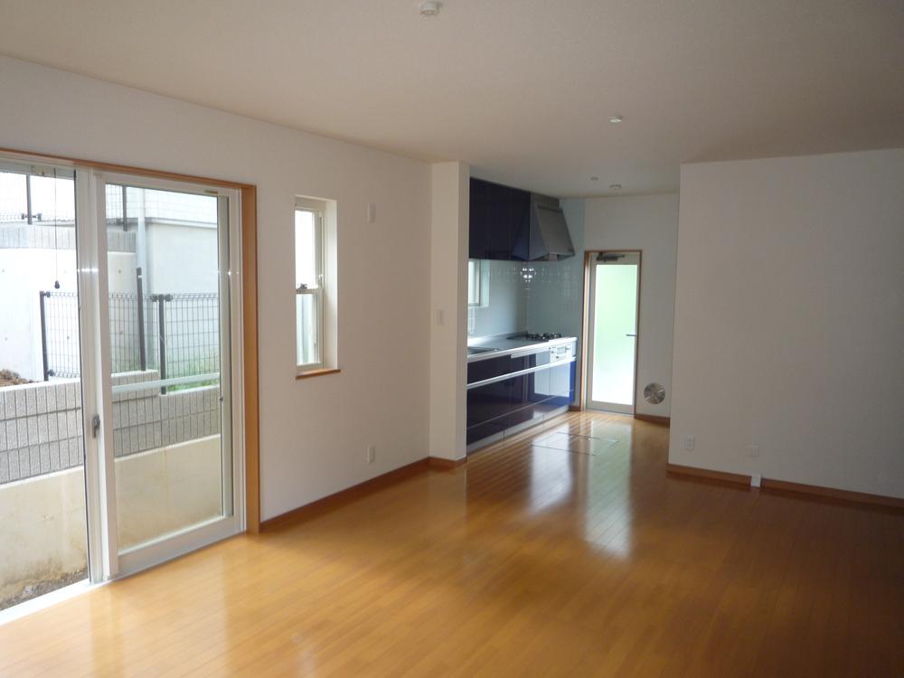 Same specifications photos (living)