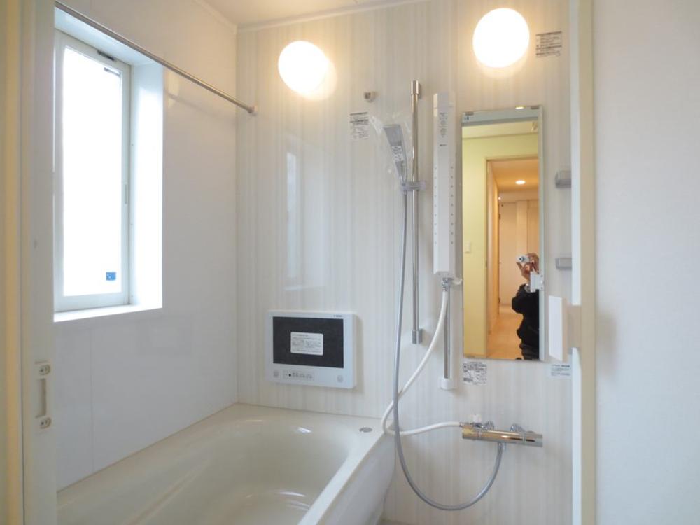 Bathroom. Mist sauna 15 inches TV