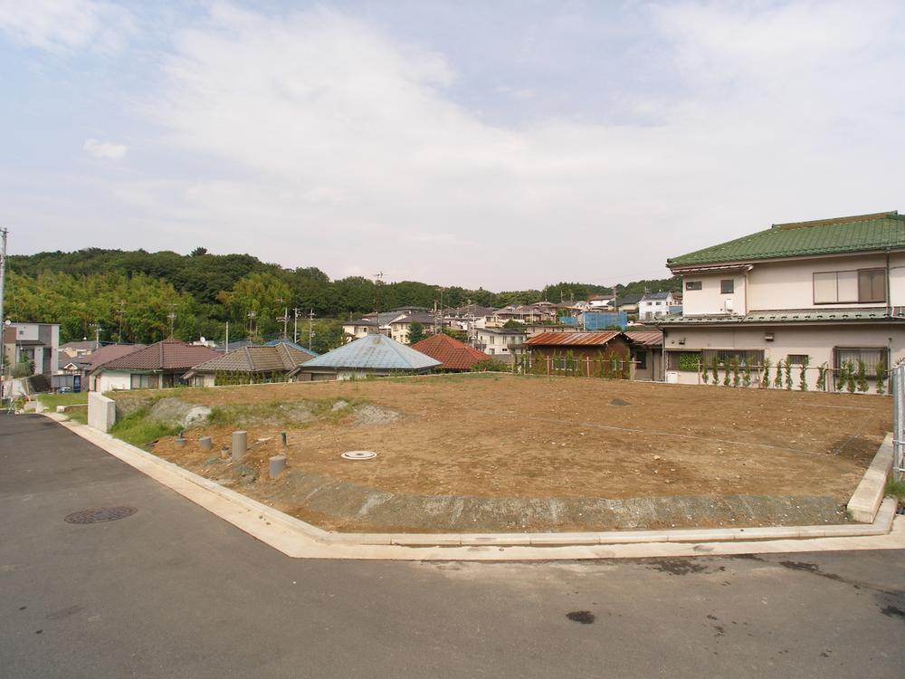 Local photos, including front road. There is also section of conditions without land sales.