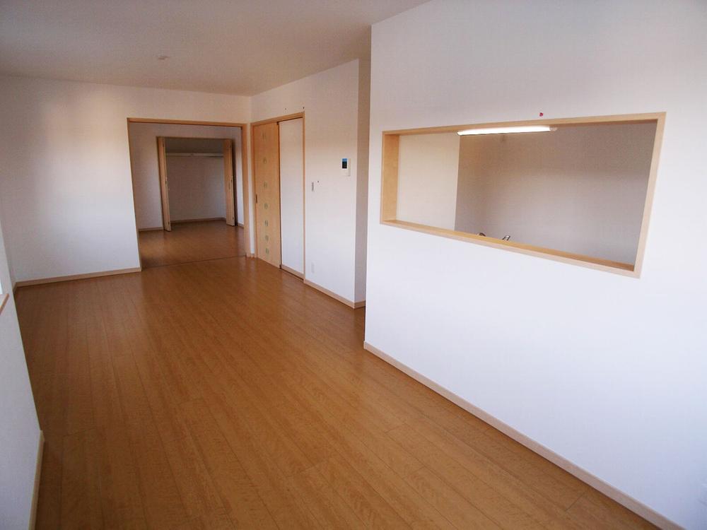 Living. LDK, easy-to-use counter kitchen