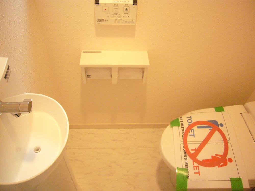 Toilet. Indoor (August 23, 2013) Shooting