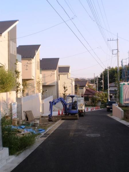 Local photos, including front road. Peace of mind less traffic ・ safety