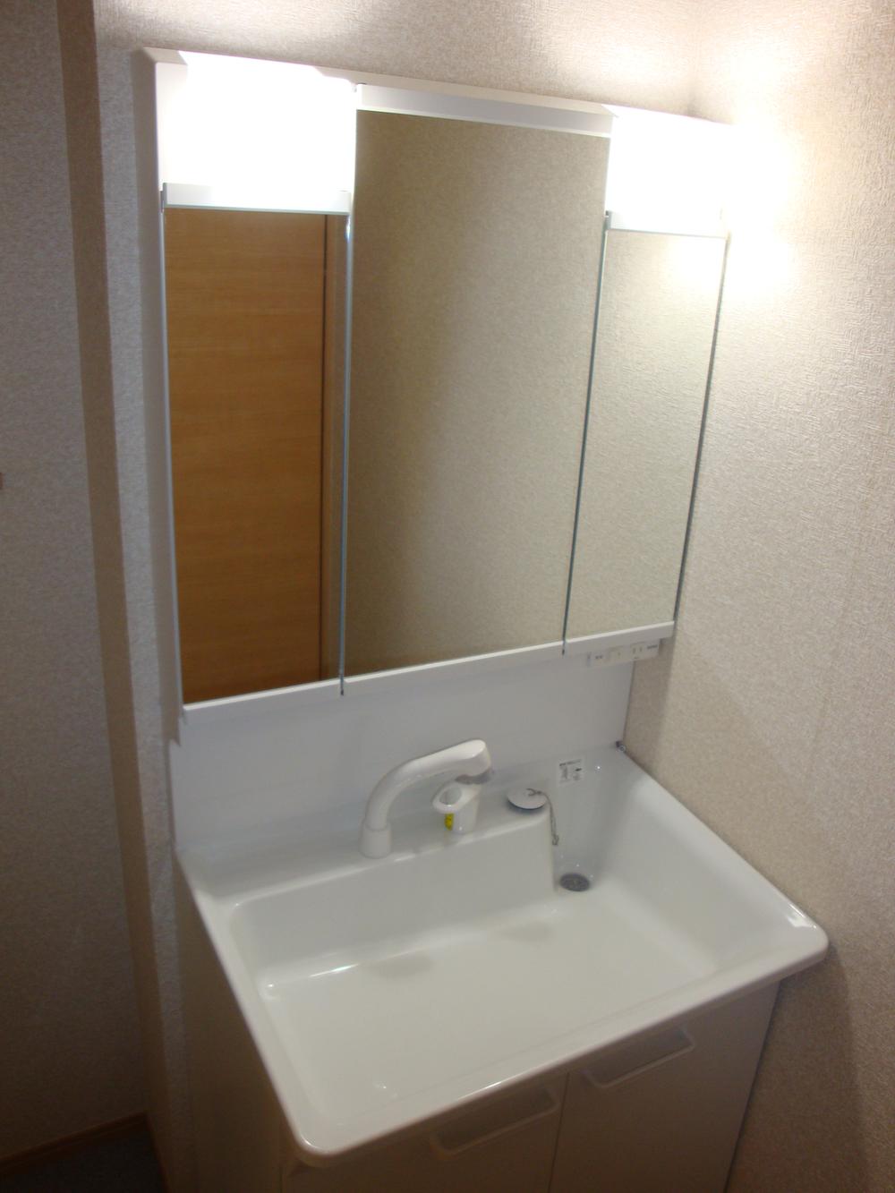 Wash basin, toilet. Indoor (November 25, 2013) Shooting