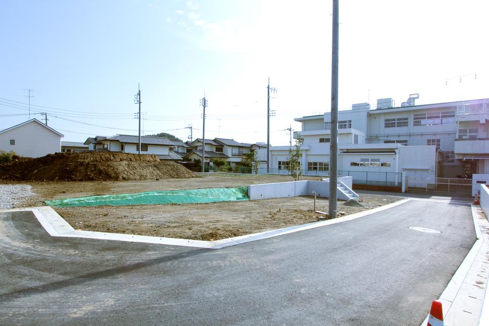 Local photos, including front road. 1 ~ 4 compartment site (November 2013) Shooting