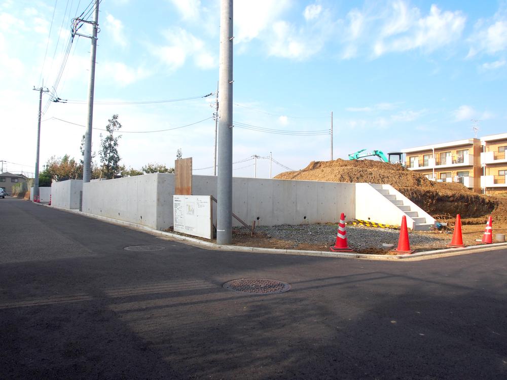 Local photos, including front road. 5 ~ 8 compartment site (November 2013) Shooting