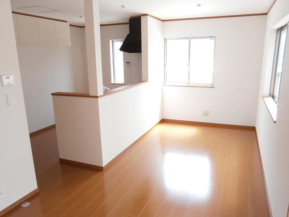 Same specifications photos (living). Same specifications living