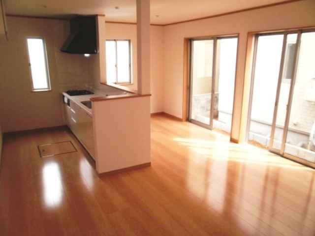 Same specifications photos (living). Same specifications