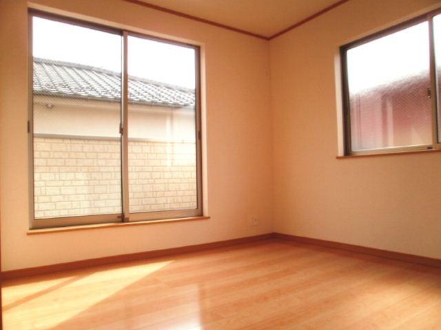 Same specifications photos (Other introspection). Same specifications