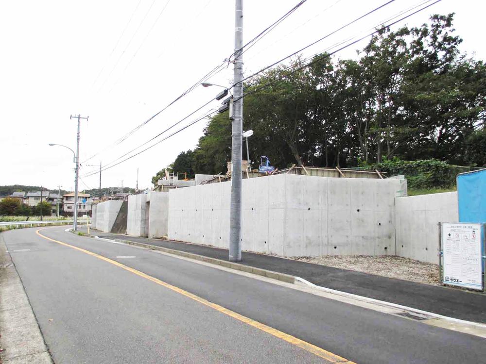 Local photos, including front road. Local (10 May 2013) Shooting