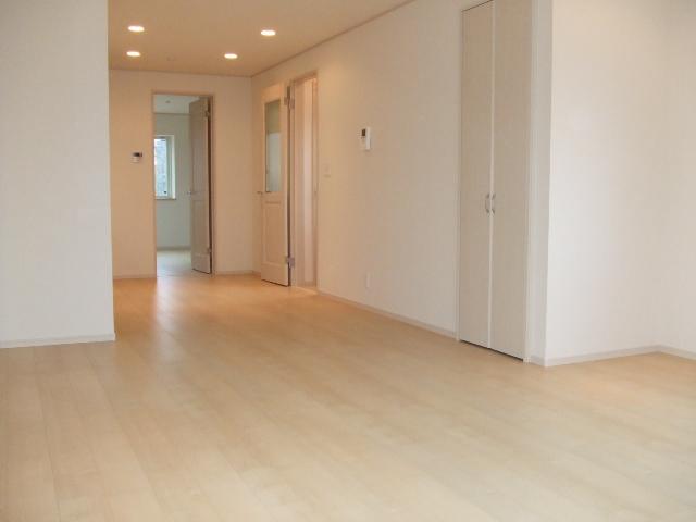 Living. Building 2 Living