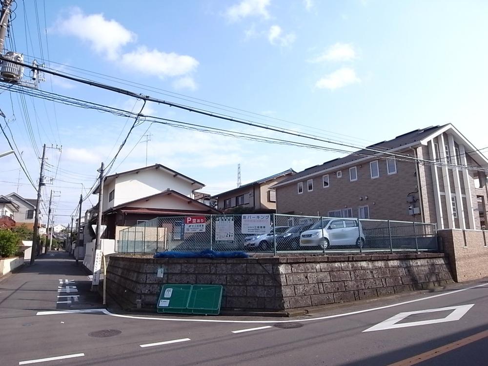 Local photos, including front road. Local (12 May 2012) shooting